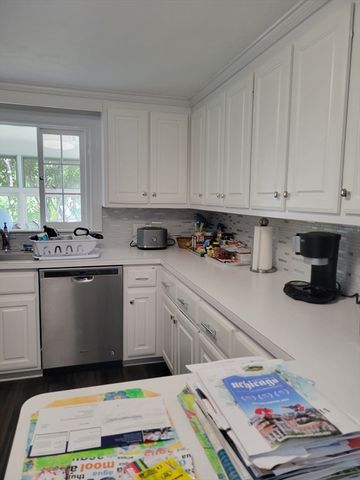 89 Stanley Rd 89, Newton, MA 02468