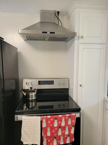 89 Stanley Rd 89, Newton, MA 02468