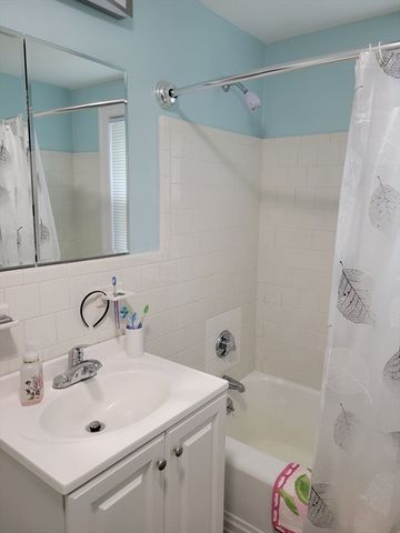 89 Stanley Rd 89, Newton, MA 02468