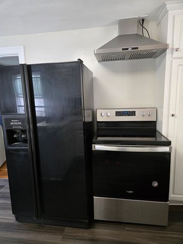 89 Stanley Rd 89, Newton, MA 02468