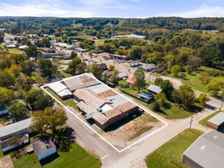 38 Third Ave, E, Lobelville, TN 37097