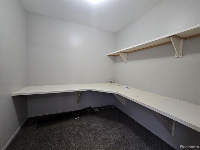 23568 Lahser Road, Southfield, MI 48033