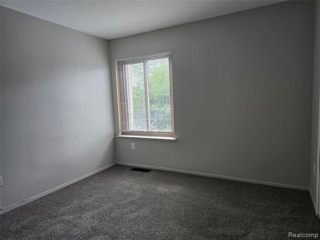 23568 Lahser Road, Southfield, MI 48033