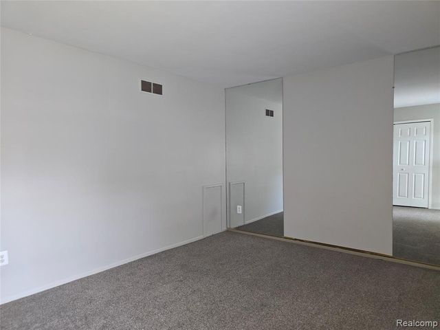 23568 Lahser Road, Southfield, MI 48033