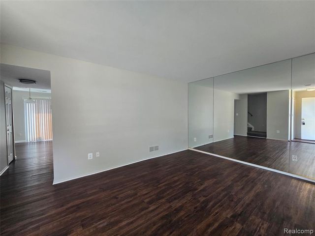 23568 Lahser Road, Southfield, MI 48033