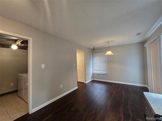 23568 Lahser Road, Southfield, MI 48033