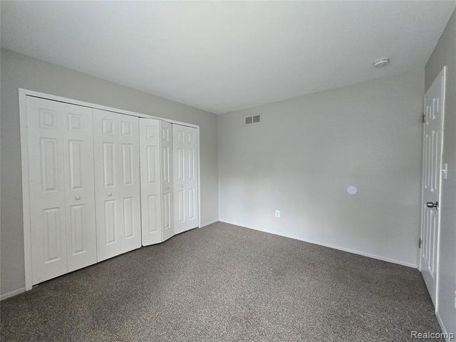 23568 Lahser Road, Southfield, MI 48033