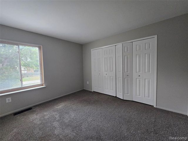 23568 Lahser Road, Southfield, MI 48033