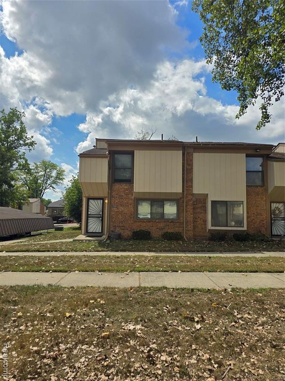 23568 Lahser Road, Southfield, MI 48033