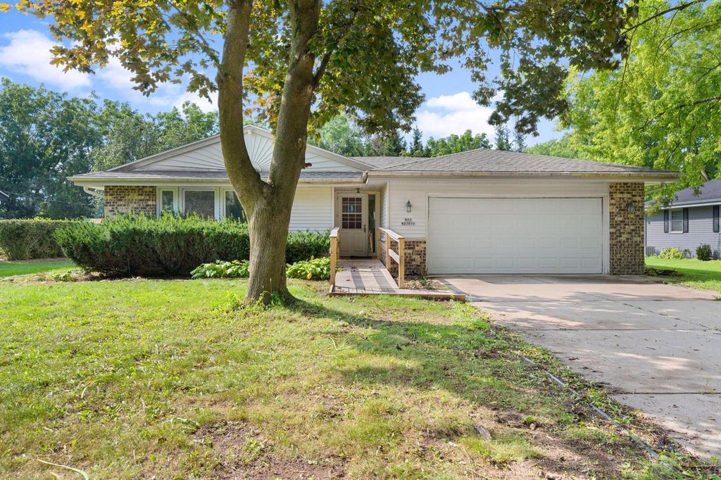 N52W23799 Parkview DRIVE, Lisbon, WI 53089
