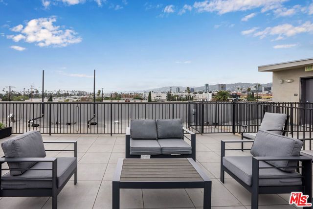 5657 Virginia Avenue 302, Los Angeles, CA 90038