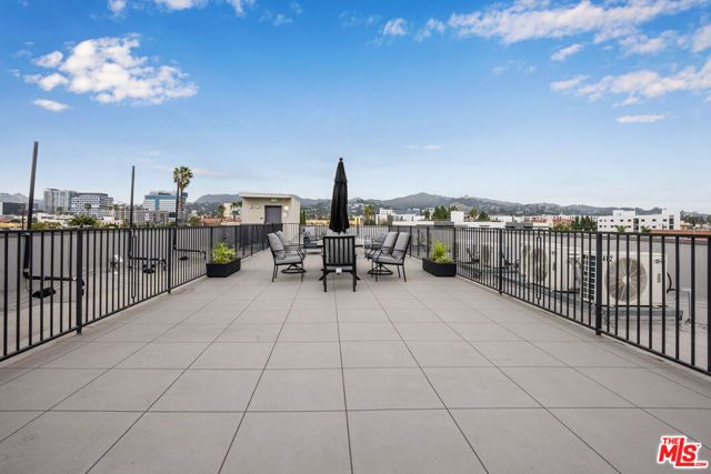 5657 Virginia Avenue 302, Los Angeles, CA 90038