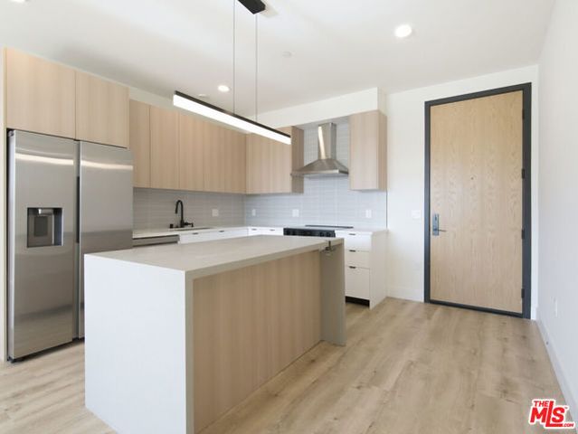 5657 Virginia Avenue 302, Los Angeles, CA 90038