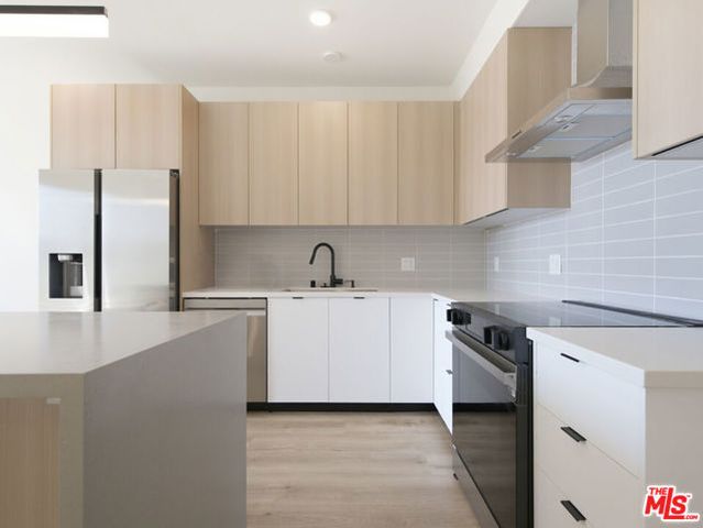 5657 Virginia Avenue 302, Los Angeles, CA 90038