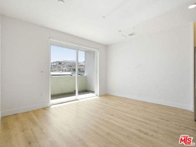 5657 Virginia Avenue 302, Los Angeles, CA 90038