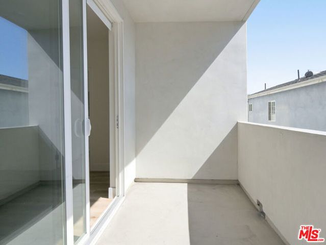 5657 Virginia Avenue 302, Los Angeles, CA 90038