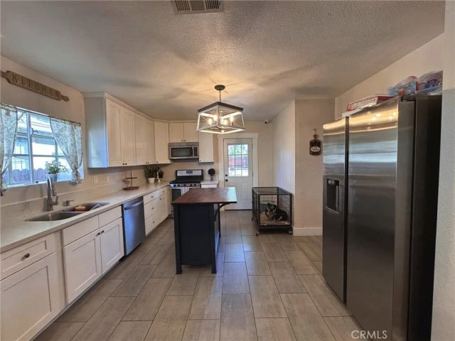 220 W Kendall, Corona, CA 92882