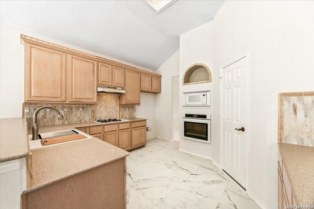 30 Amber Frst, San Antonio, TX 78232