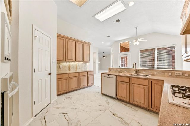 30 Amber Frst, San Antonio, TX 78232