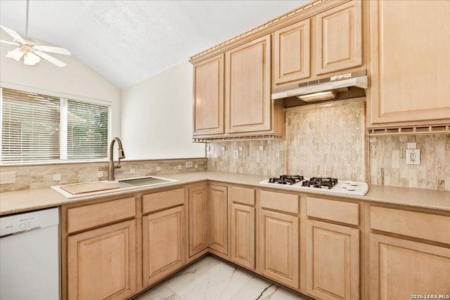30 Amber Frst, San Antonio, TX 78232