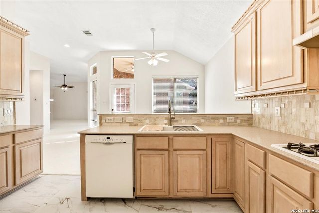 30 Amber Frst, San Antonio, TX 78232