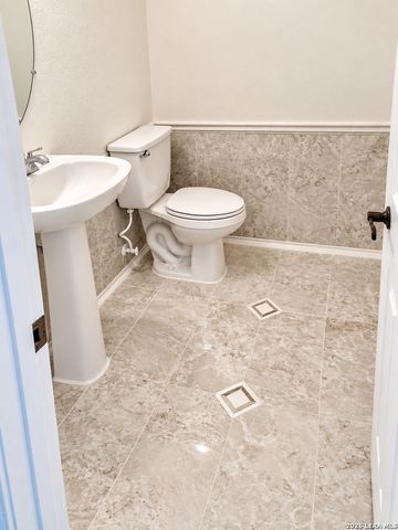 30 Amber Frst, San Antonio, TX 78232