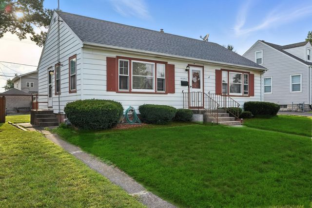 18246 Wildwood Avenue, Lansing, IL 60438