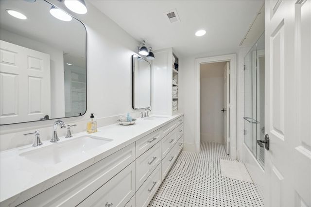 2211 Dunraven Lane, Houston, TX 77019