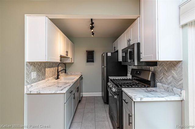 11401 Messmore Rd, Utica, MI 48317