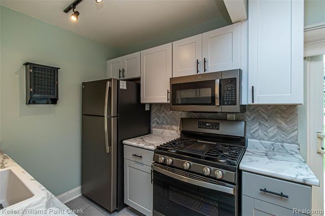11401 Messmore Rd, Utica, MI 48317