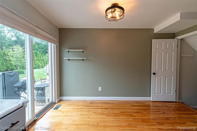 11401 Messmore Rd, Utica, MI 48317
