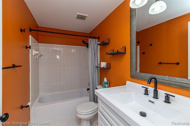 11401 Messmore Rd, Utica, MI 48317