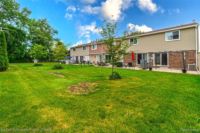 11401 Messmore Rd, Utica, MI 48317