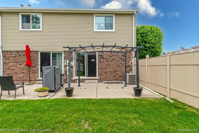 11401 Messmore Rd, Utica, MI 48317