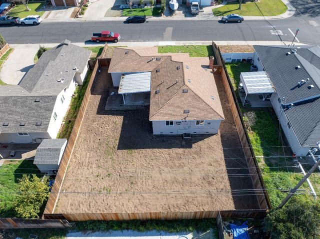 311 Charles Ave, Manteca, CA 95336