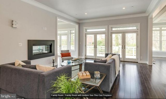 9814 FERNWOOD RD, Bethesda, MD 20817