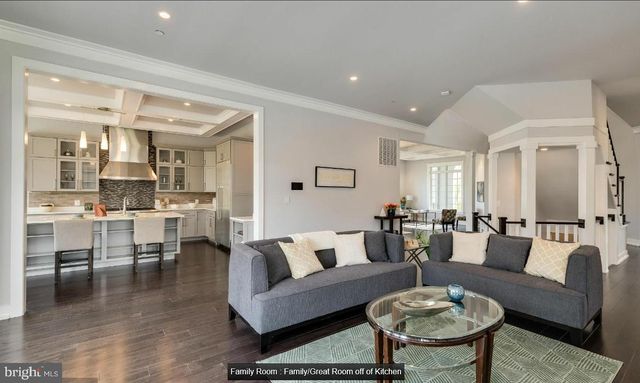 9814 FERNWOOD RD, Bethesda, MD 20817