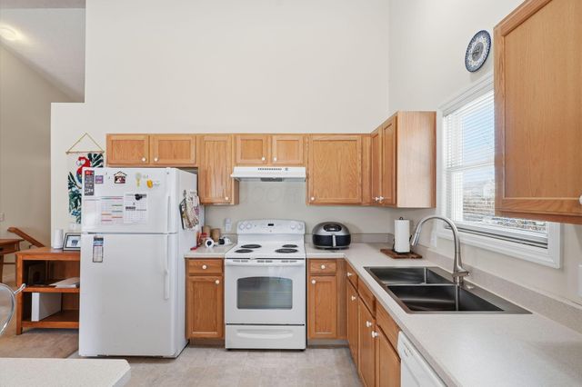 670 Redwood Valley Drive, Blacklick, OH 43004