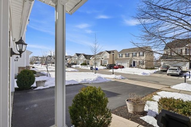 670 Redwood Valley Drive, Blacklick, OH 43004