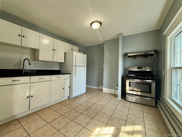 9 Arlington Place, Newburgh, NY 12550