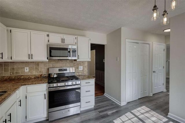 502 N Summit N, Stone Mountain, GA 30083