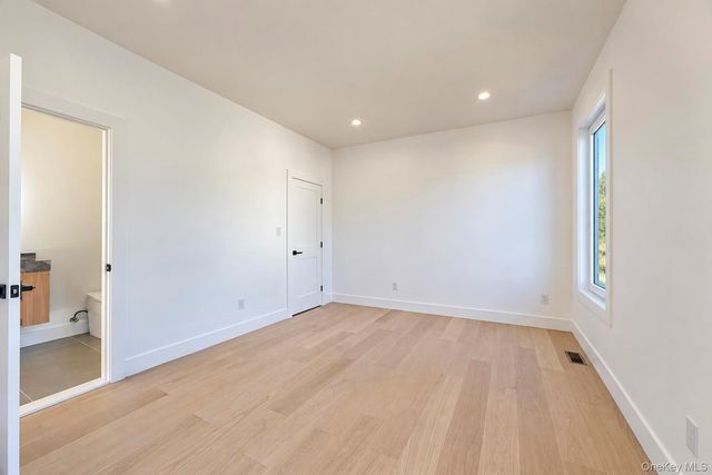 93 Stone, Levittown, NY 11756