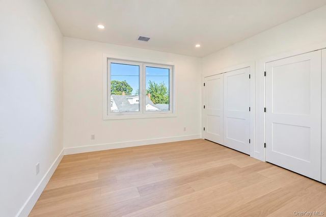 93 Stone, Levittown, NY 11756