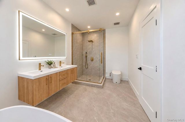 93 Stone, Levittown, NY 11756