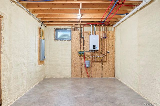 93 Stone, Levittown, NY 11756