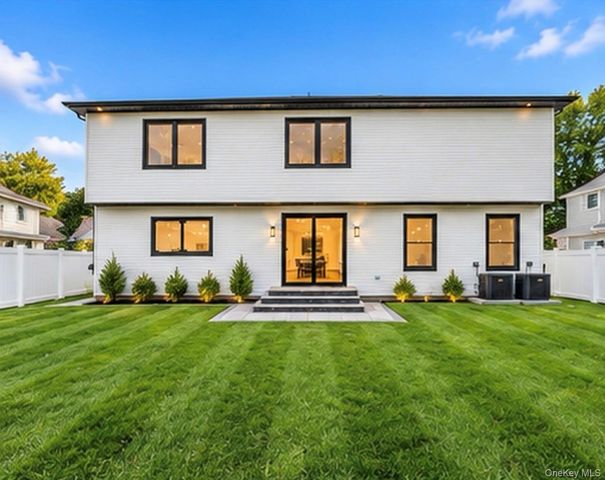 93 Stone, Levittown, NY 11756