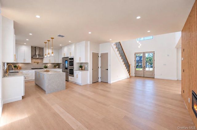 93 Stone, Levittown, NY 11756