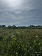 662 Beehive Road 5, Hendersonville, NC 28792