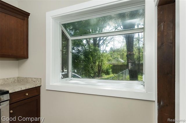 1924 Pinecrest Drive, Ferndale, MI 48220