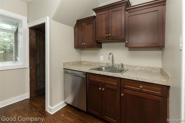 1924 Pinecrest Drive, Ferndale, MI 48220